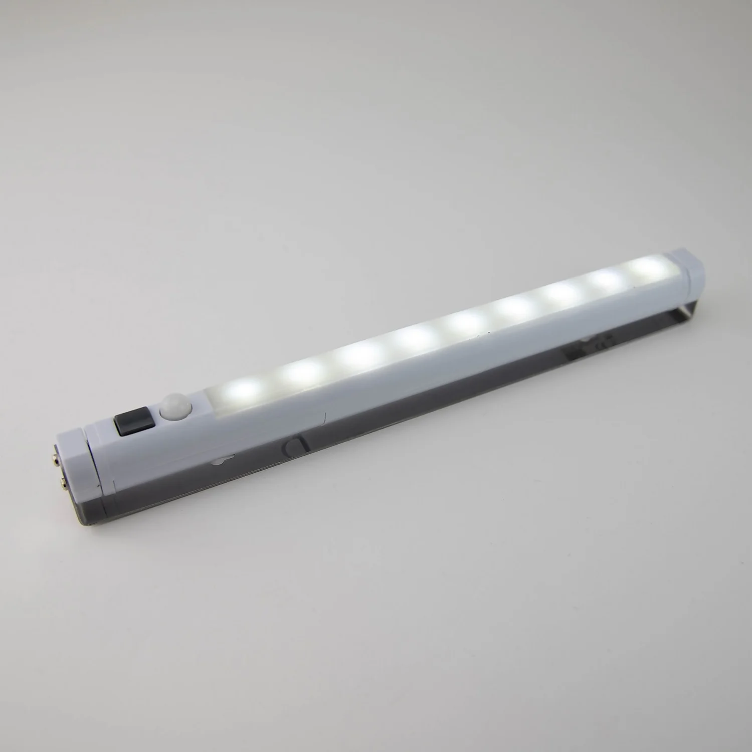 Arlec 9 PIR LED Battery Cabinet Light - Image 5