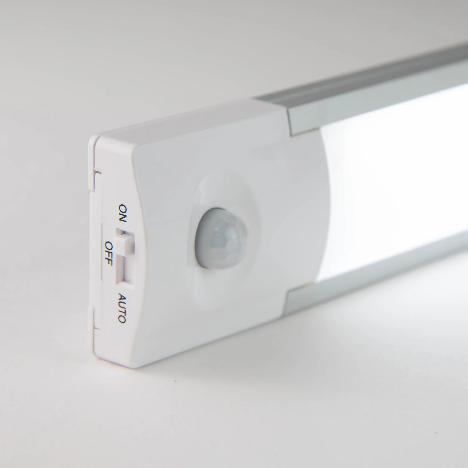 Arlec Lithium PIR LED Light Bar 28cm - Image 7