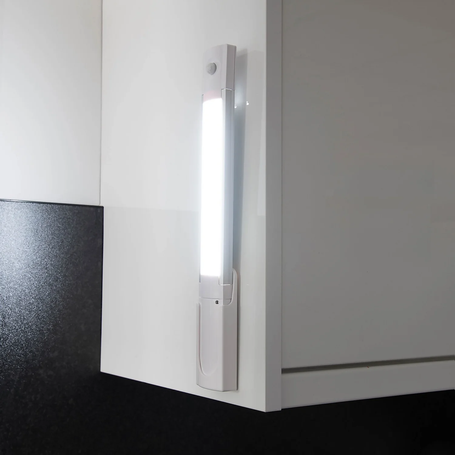 Arlec Lithium PIR LED Light Bar 28cm - Image 4