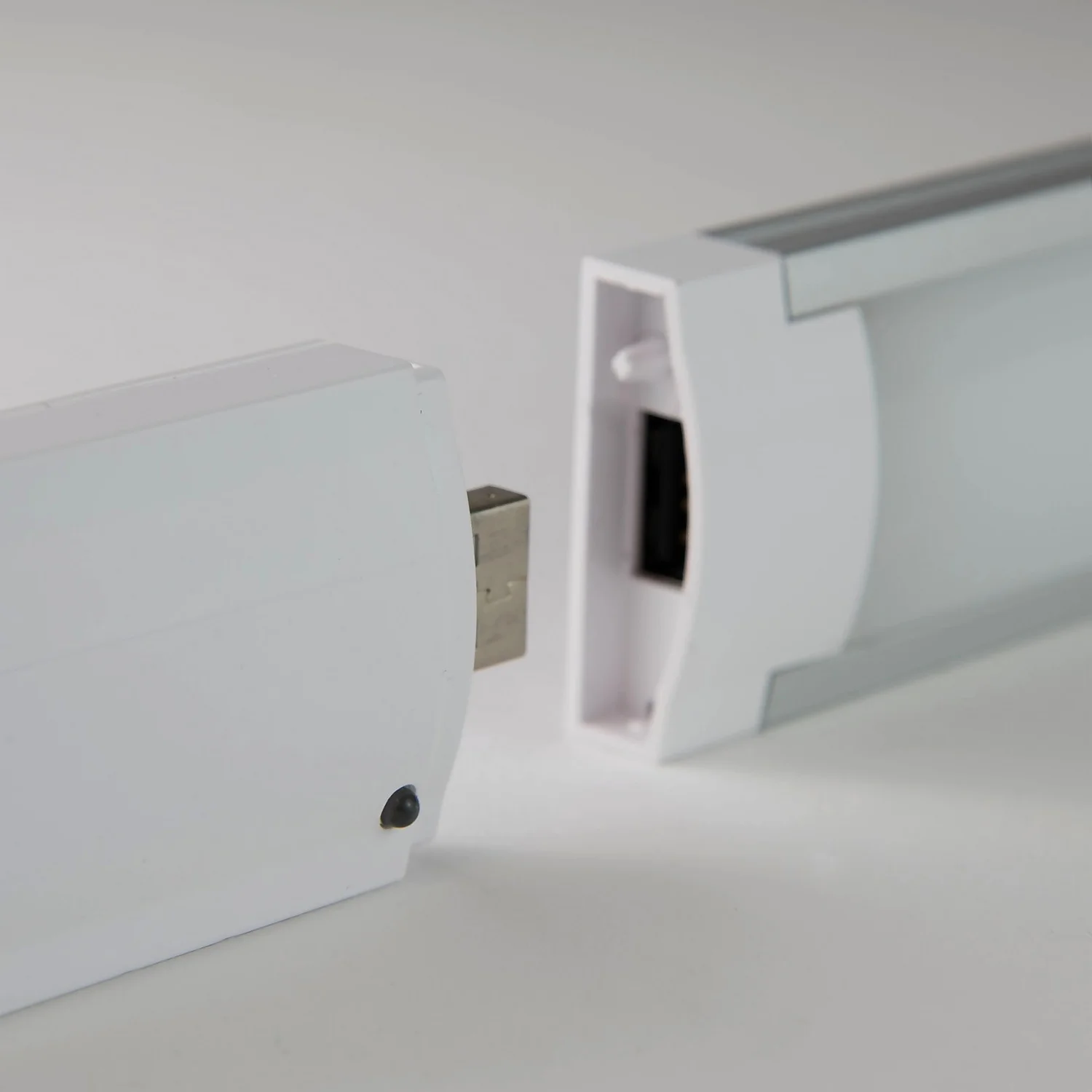 Arlec Lithium PIR LED Light Bar 28cm - Image 9