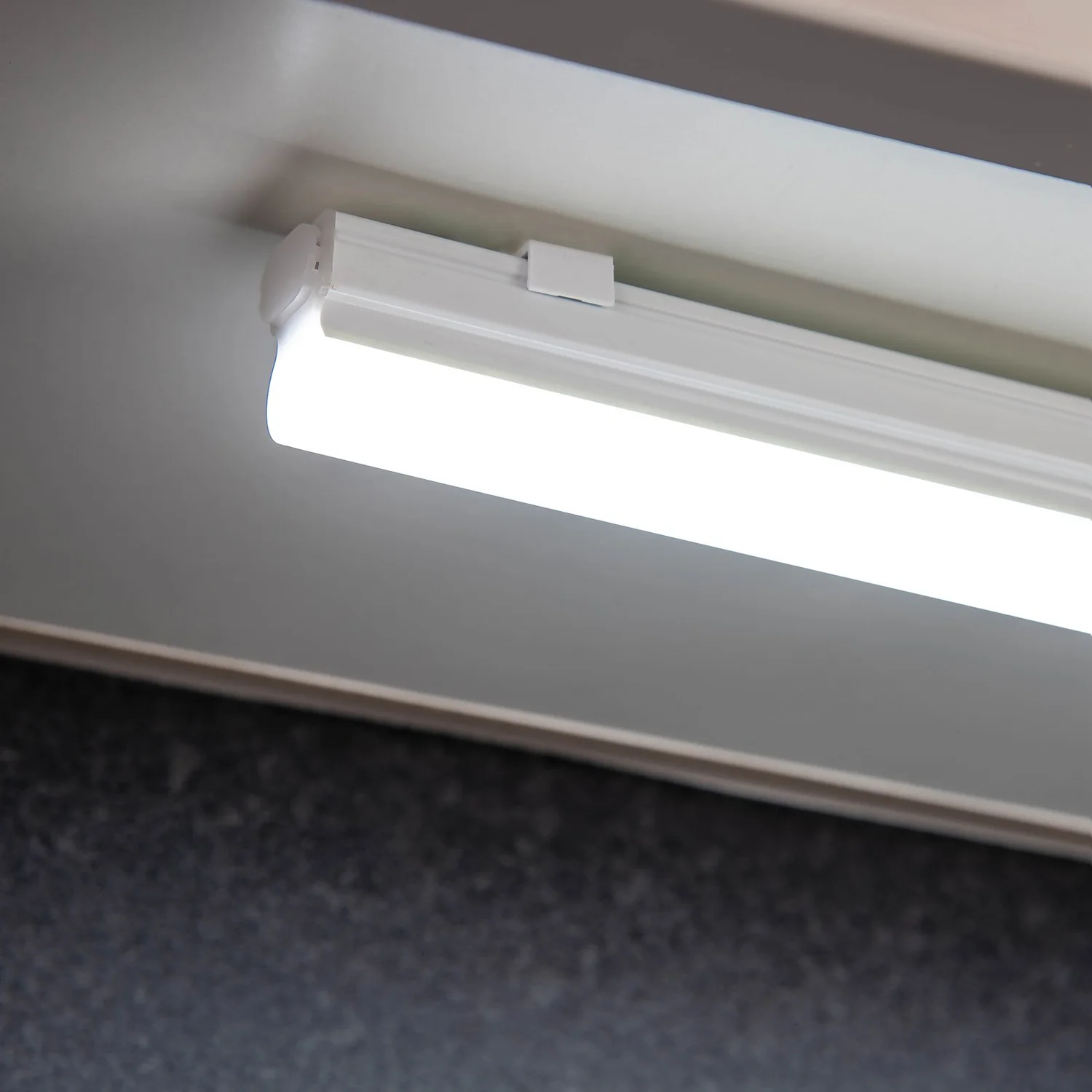 Arlec 8W Cool White Bar Light - Image 4