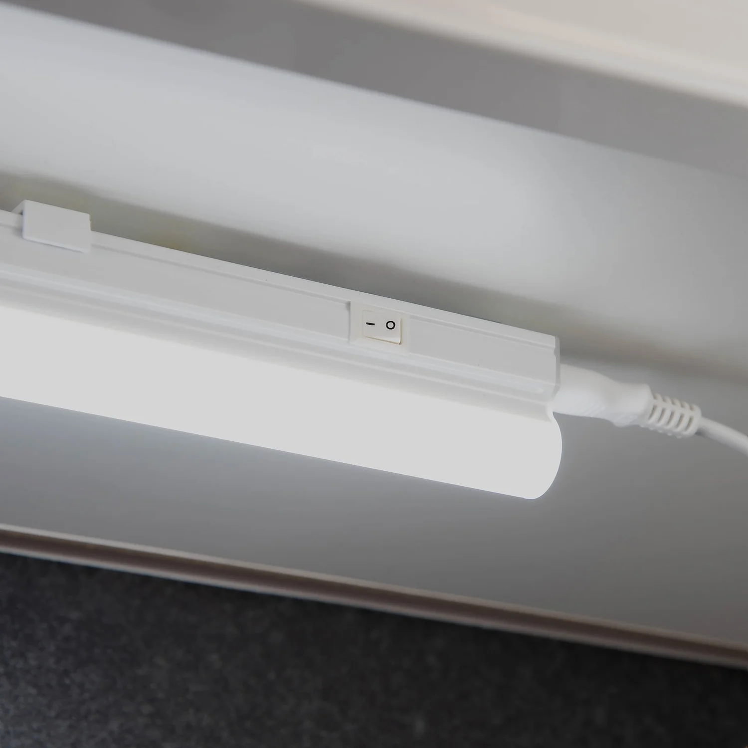 Arlec 8W Cool White Bar Light - Image 5