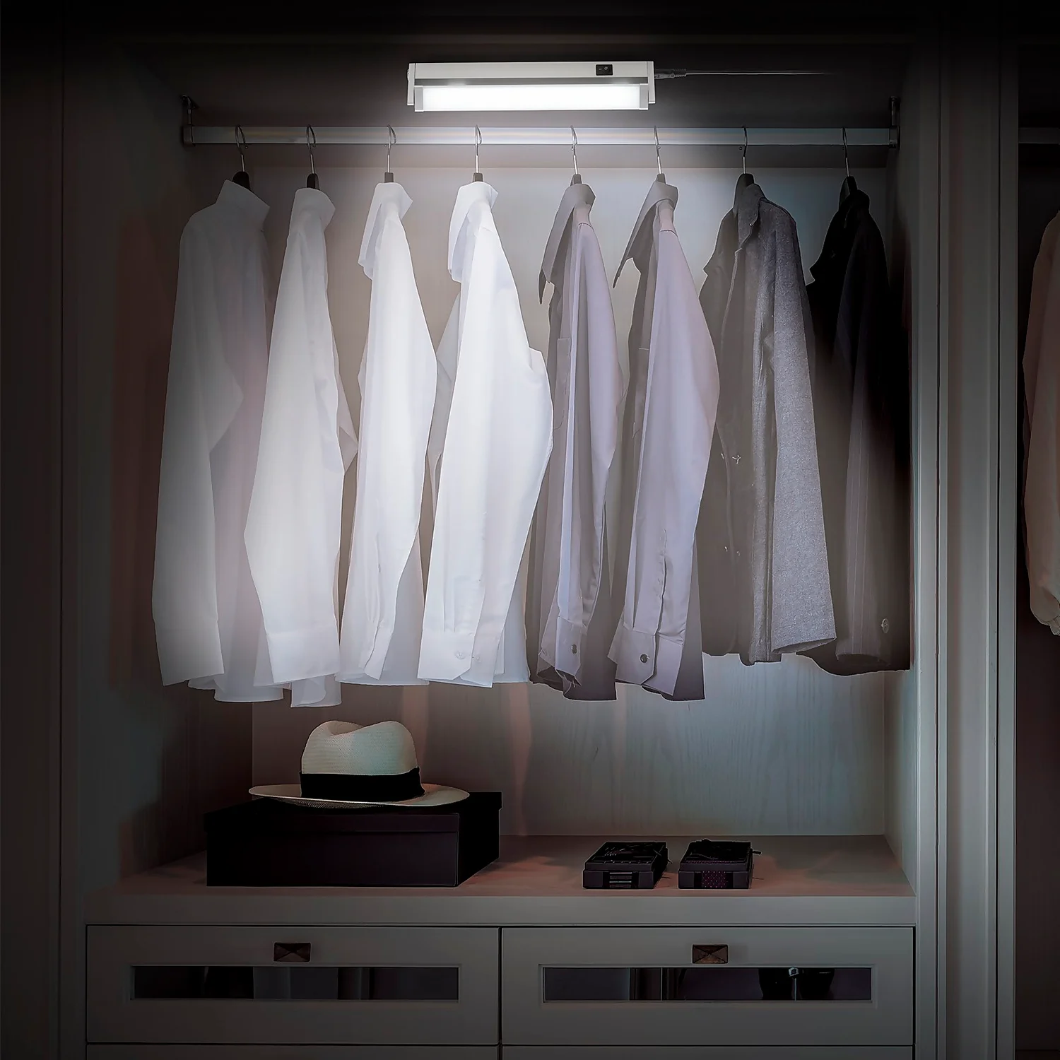 Arlec 6W LED Swivel Head Cabinet Light - Image 3