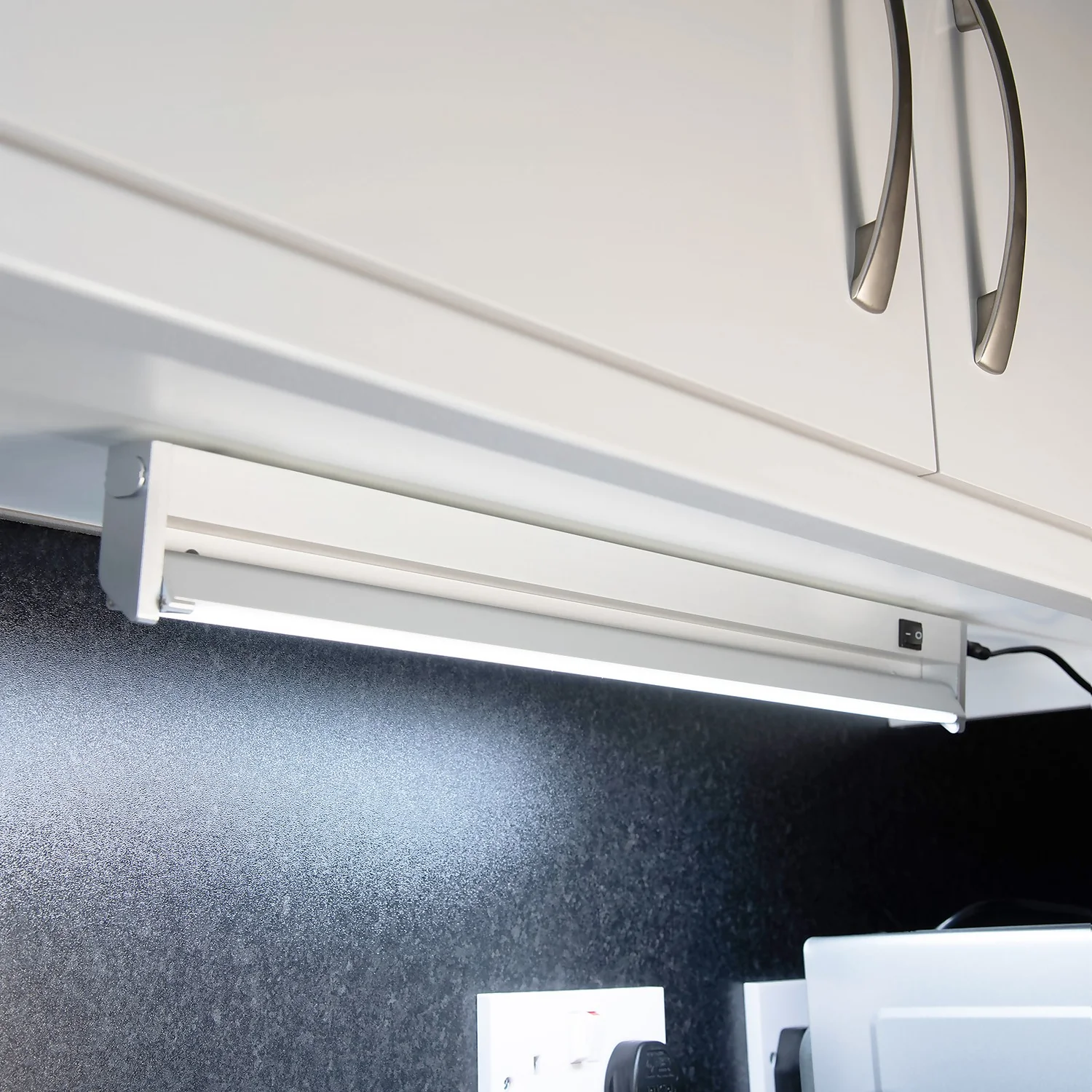 Arlec 10W LED Swivel Head Cabinet Light - Image 4