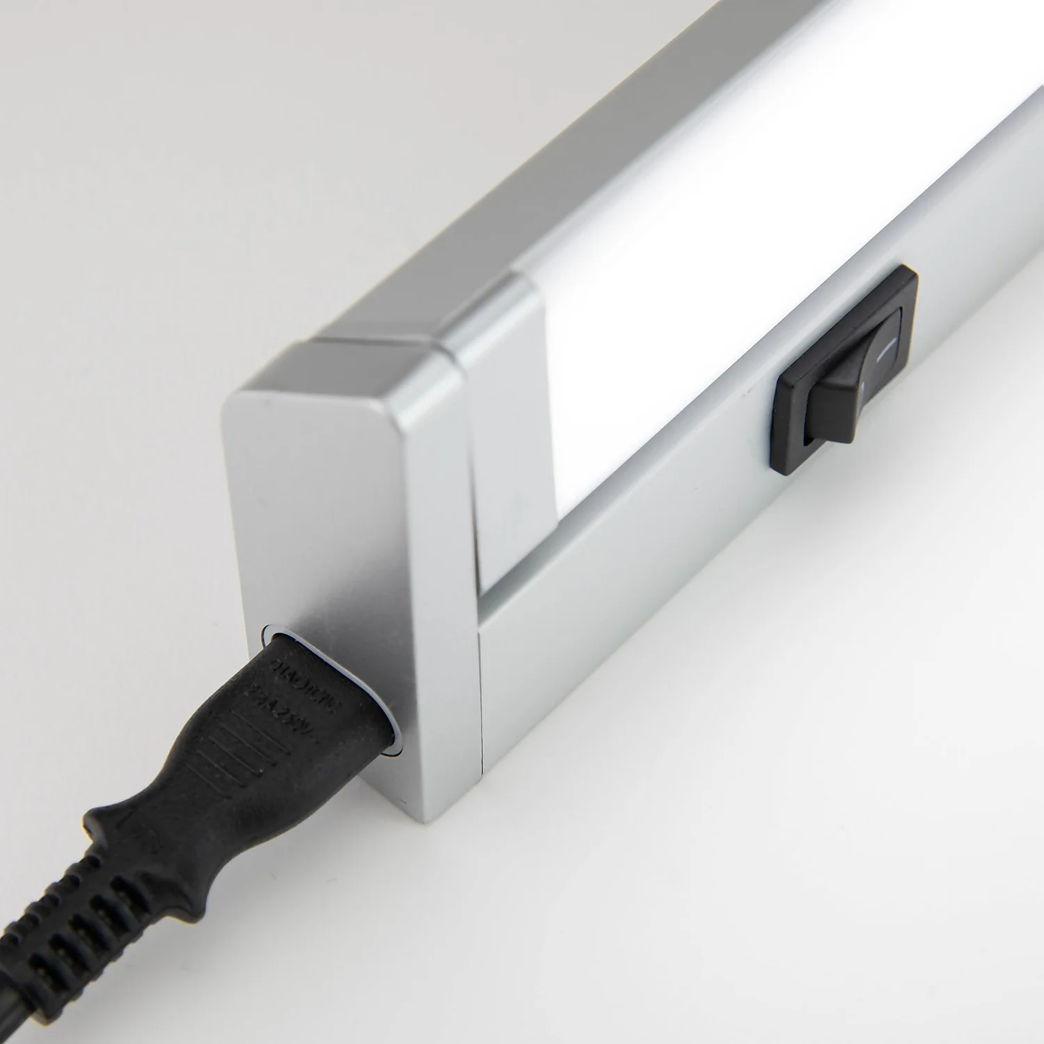 Arlec 10W LED Swivel Head Cabinet Light - Image 7