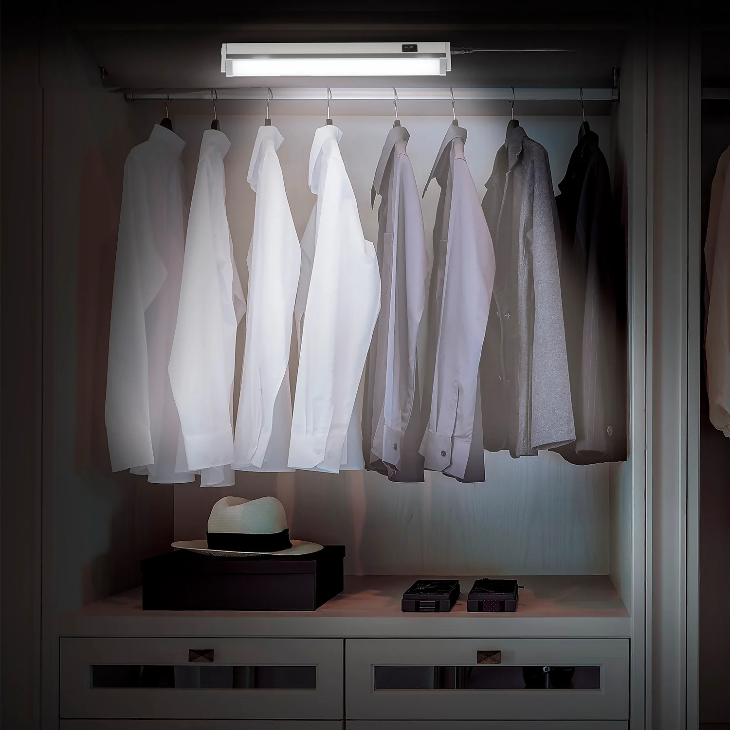 Arlec 10W LED Swivel Head Cabinet Light - Image 3