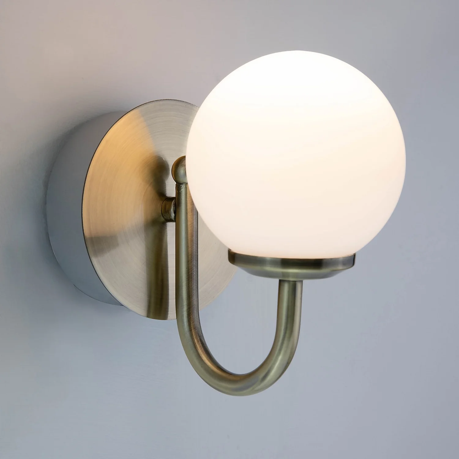 Victoria 6w Antique Brass LED Bathroom Wall Light - Image 4