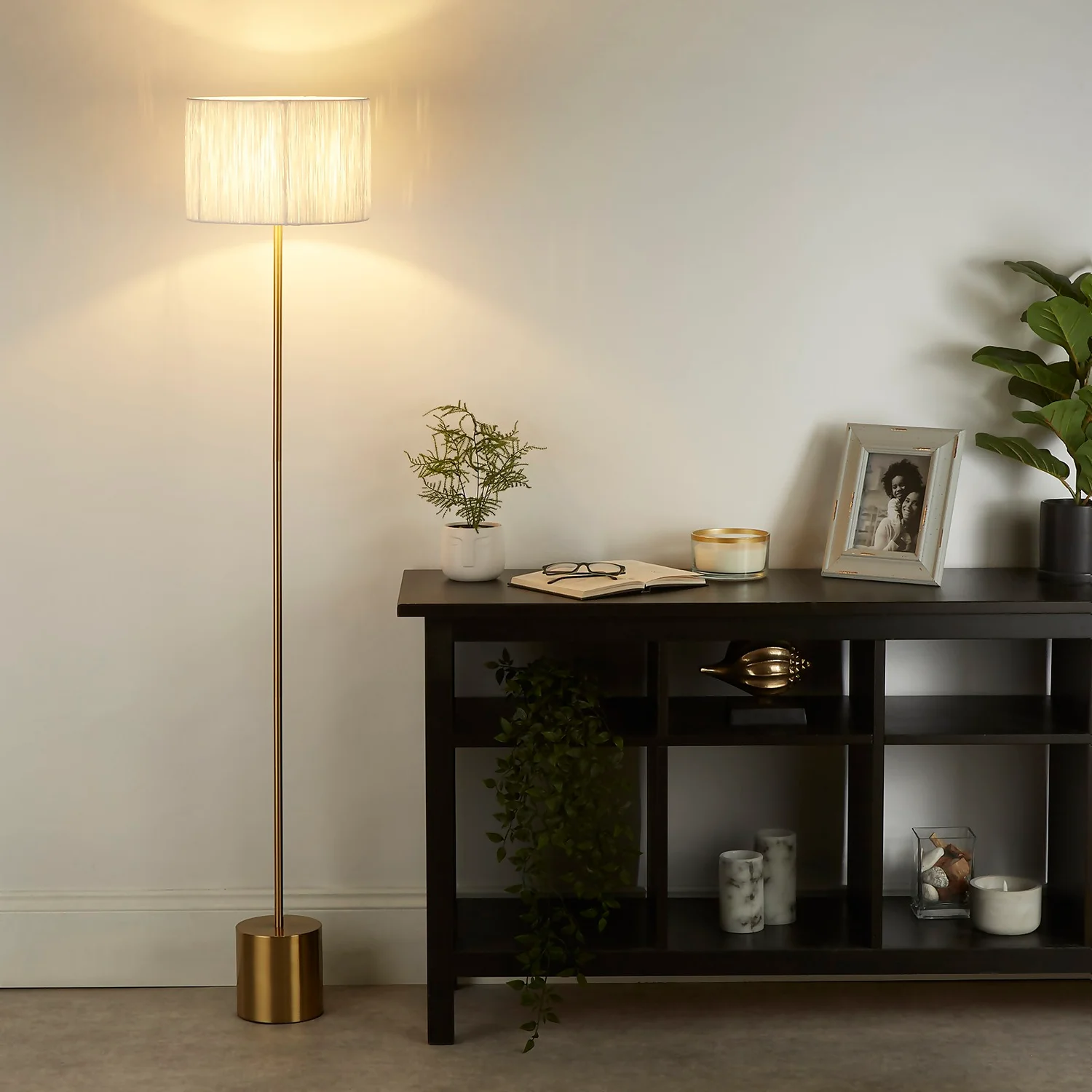 Raffia Floor Lamp - White & Gold - Image 5